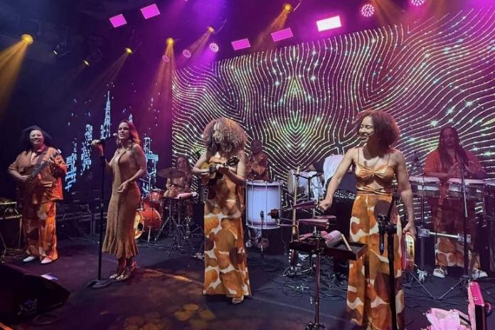Sambaiana celebra despedida do verão com show gratuito no Pelourinho