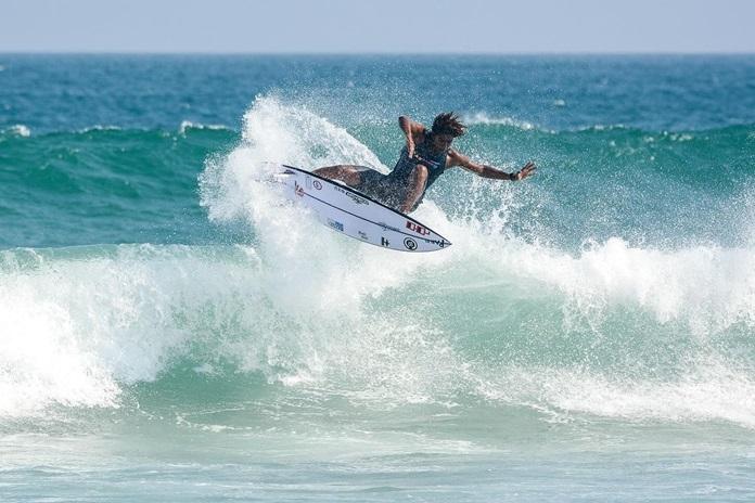 Jovem promessa do Surf brasileiro é o primeiro atleta profissional do país a receber patrocínio em criptomoedas