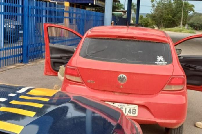 PRF recupera veículo furtado e identifica adulteração de sinais em Barreiras