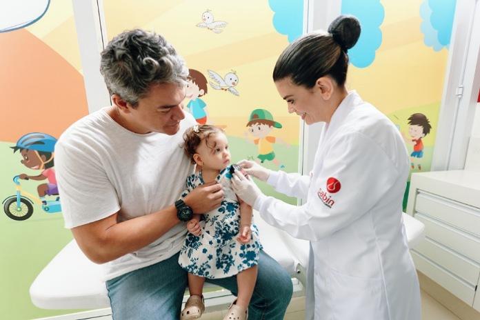 Especialista alerta: crianças e idosos são os mais vulneráveis à pneumonia e reforça importância da vacinação